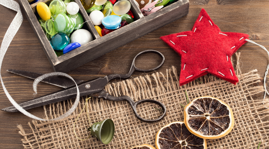 handmade holidays900x500 crafting